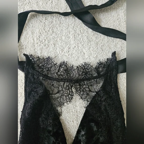 CHELSEA28 NORDSTROM Velvet & Lace Halter Bodysuit | SZ L - Picture 9 of 12